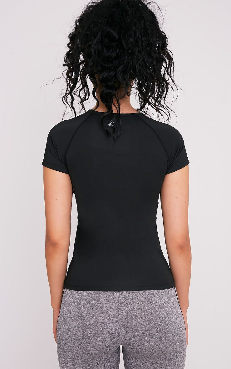 Tia Black Short Sleeve Gym TShirt Active PrettylittleThing